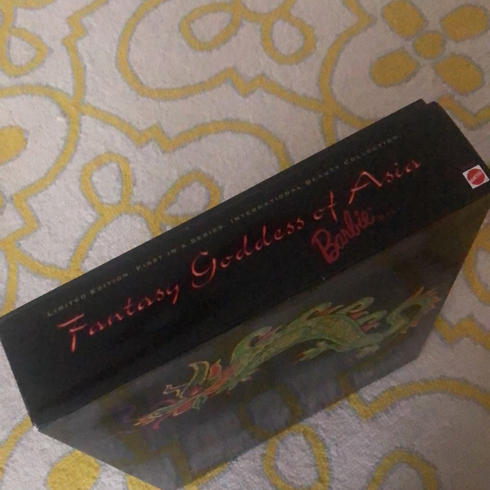 💚EUC 1998 Fantasy Goddess of Asia Barbie Doll💚 - Picture 12 of 12